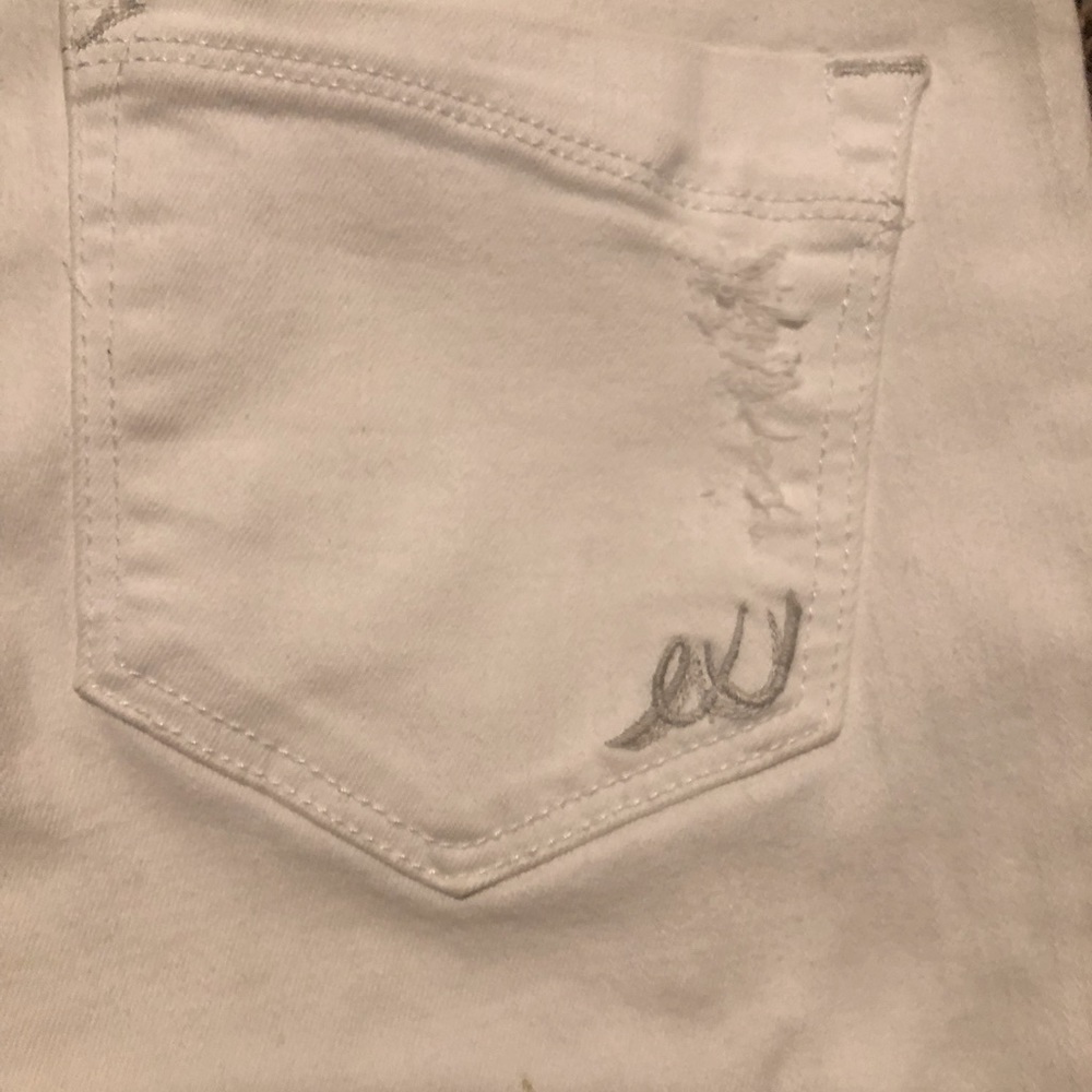 Express Distressed Capri - Picture 2 of 6